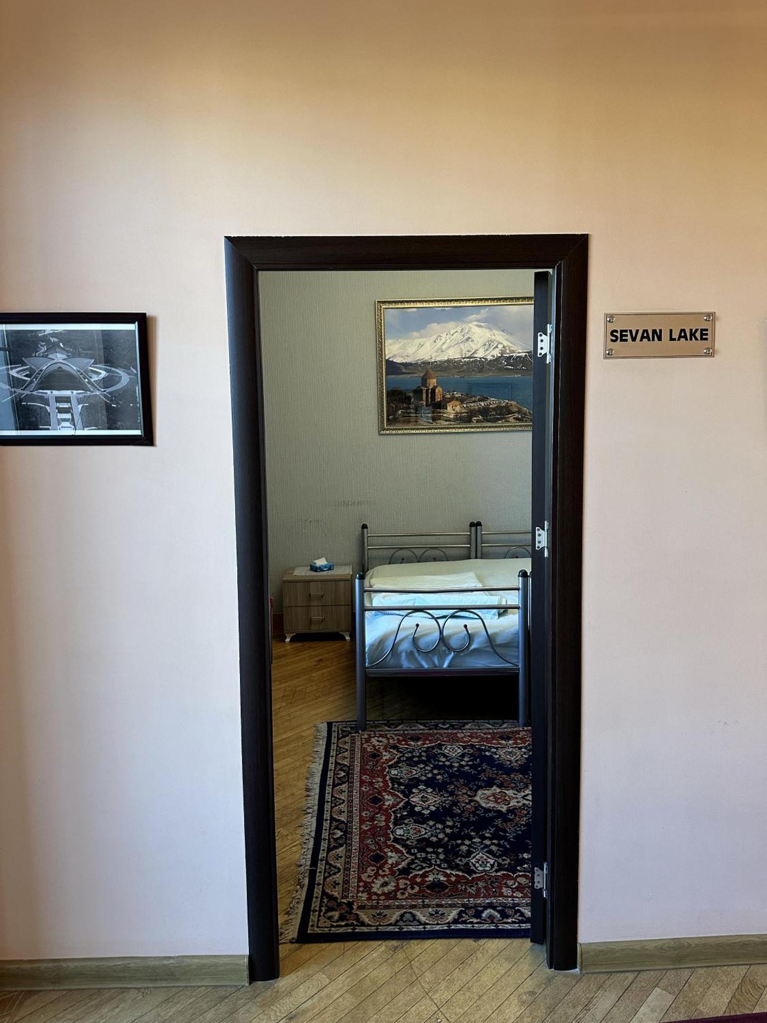 Bridge House Yerevan Armenia 外观 照片